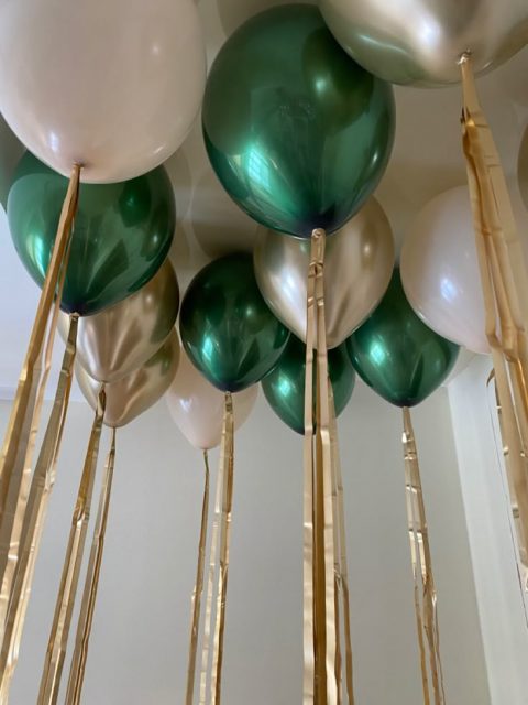 30 Green, White & Gold Helium Balloons